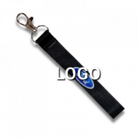[Krátka kľúčenka s logom Ford]
