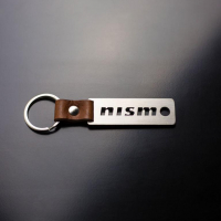 [Oceľový prívesok na kľúče s koženým remienkom NISMO]
