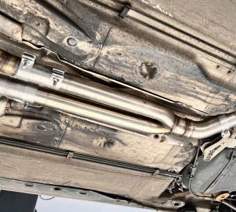 [Obr.: 11/51/47/9-spojovacia-rurka-audi-s4-rs4-b5-76-mm-2x70-mm-s-adapterom-2x76-mm-1753276246.jpg]